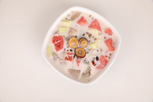 白底椰奶清补凉 夏季糖水饮品的清凉魅力